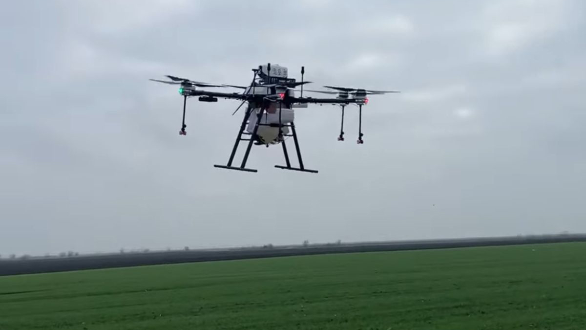 Erbicidarea cu drona: tehnologia modernă pentru agricultura eficientă