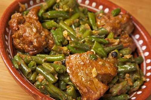 Mâncare de fasole verde cu carne de porc. Perfectă pentru o masă în familie!