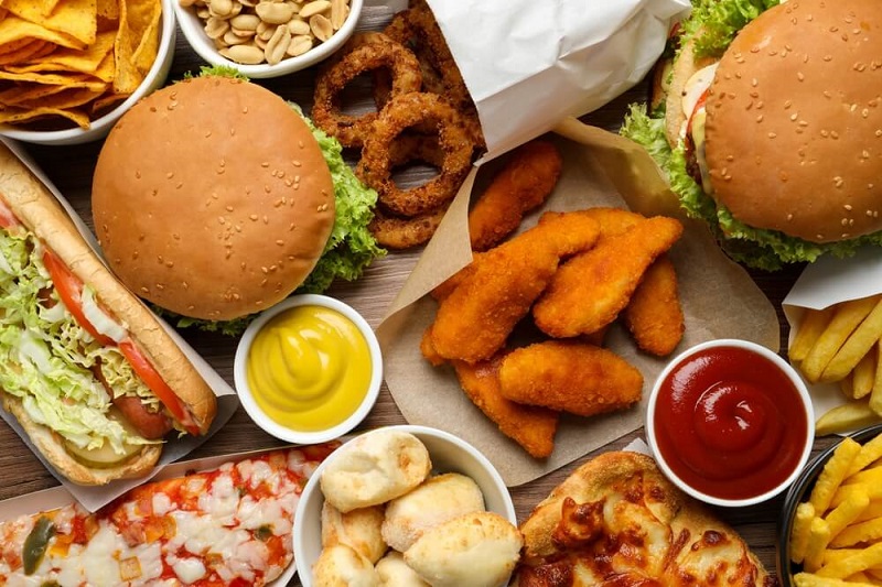 Cât de periculoasă e de fapt mâncarea tip fast-food. Cercetătorii au demonstrat că schimbă funcțiile creierului