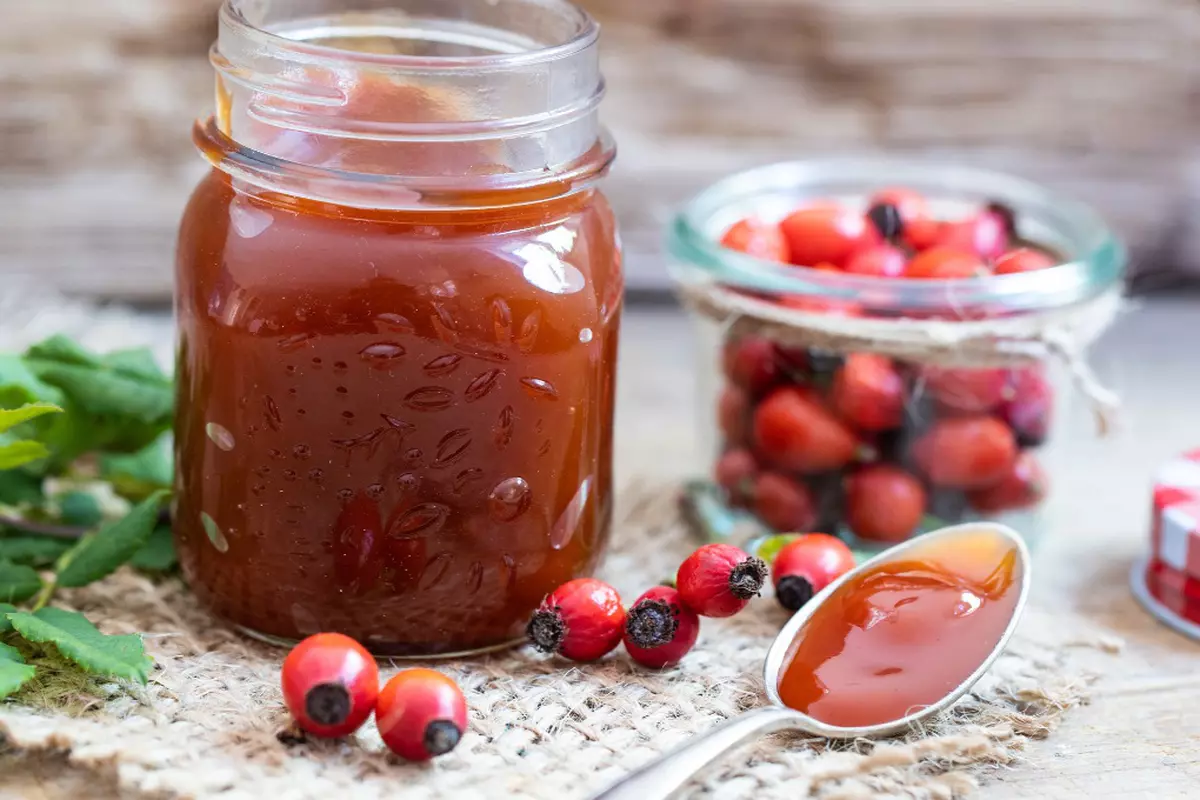 Gemul de măceșe: deliciul dulce-acrișor al naturii