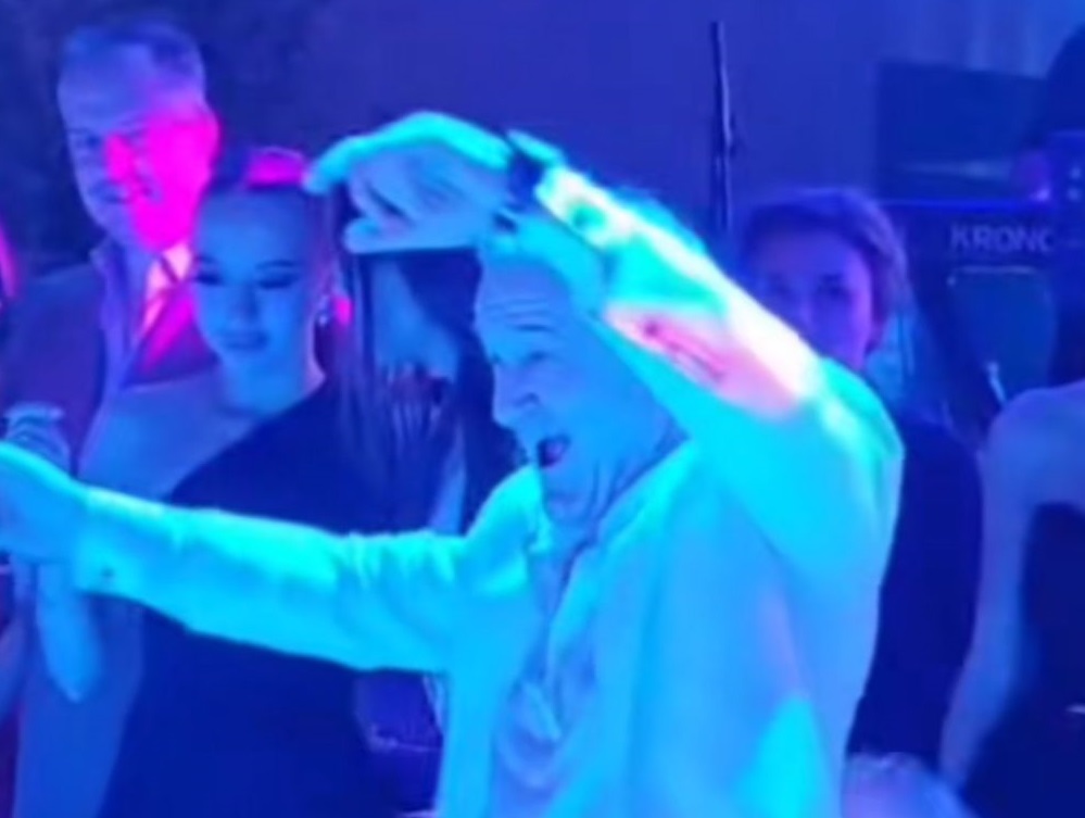Gigi Becali a făcut spectacol la nunta lui Ianis Hagi! A dansat pe ritmuri machedonești, ca în vremurile bune!