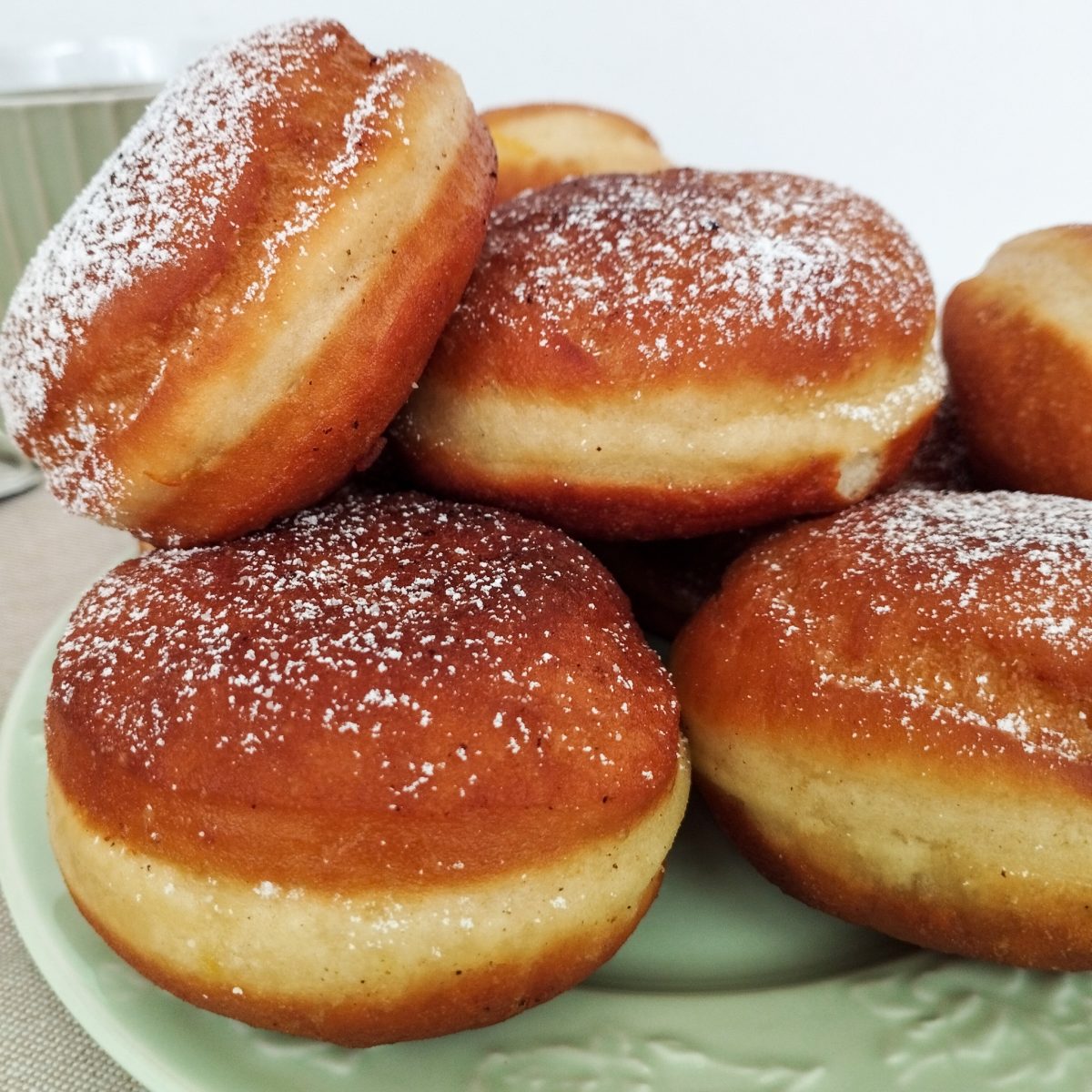 Gogoși pufoase: Rețeta perfectă pentru un desert clasic