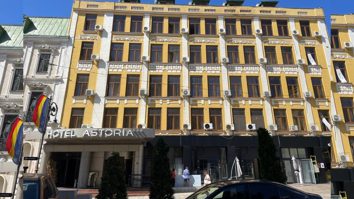 Imagini de groază, surprinse de turiști în Hotelul Astoria din Iași, deținut de controversatul Cristian Stanciu. Totul pare desprins din cele mai terifiante filme: „M-am trezit cu ciupituri”