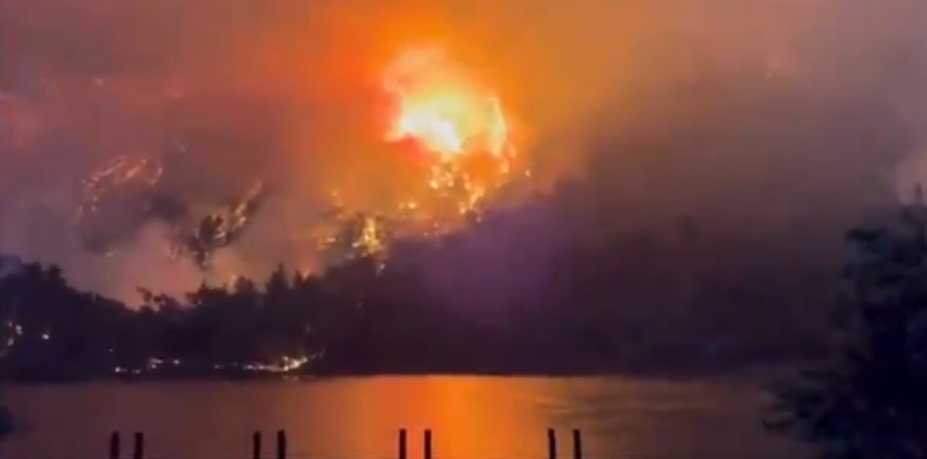 Principalele destinații de vacanță sunt mistuite de flăcări. Risc major în Europa, din cauza incendiilor