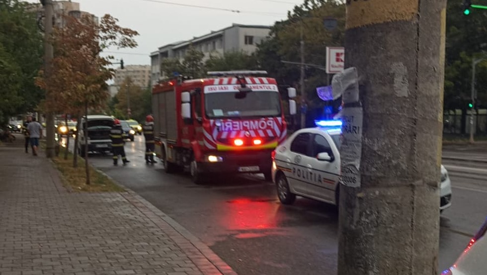 Incendiu în municipiul Iași. O autoutilitară a fost cuprinsă de flăcări