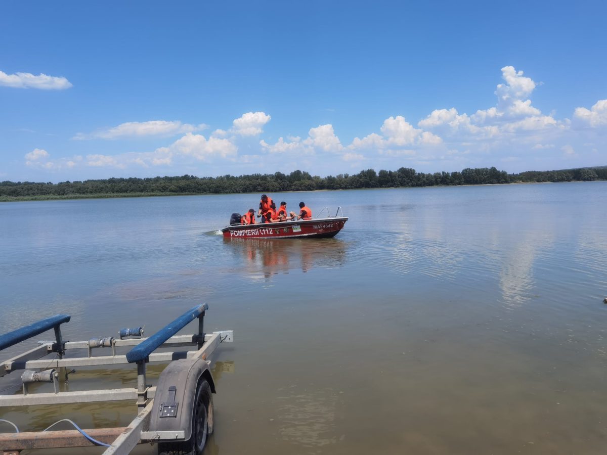 Intervenție a pompierilor ieșeni pentru salvarea unui bărbat dispărut în apele Prutului. Misiunea este îngreunată de curenții puternici