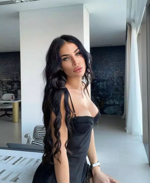 Cu ce se ocupă Ioana, fiica lui Ion Țiriac. S-a angajat în Dubai, deși tatăl ei are o avere de 2,1 miliarde de dolari