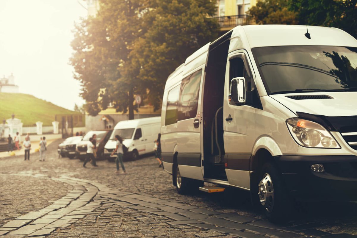 Cum să alegi cea mai bună firmă de curse cu microbuzul România – Germania? Avantajele Waltrans.ro
