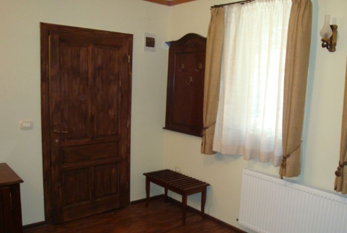 Vacanță de coșmar pentru doi români, în Italia! Au rămas muți de uimire când au văzut pentru ce au plătit aproape 700 de euro!