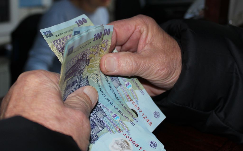 Se dau noi ajutoare sociale pentru români. Câți bani vor primi cei care stau degeaba