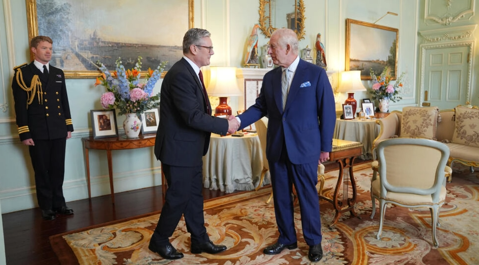 Keir Starmer a primit mandatul de premier al Marii Britanii de la Regele Charles al III-lea