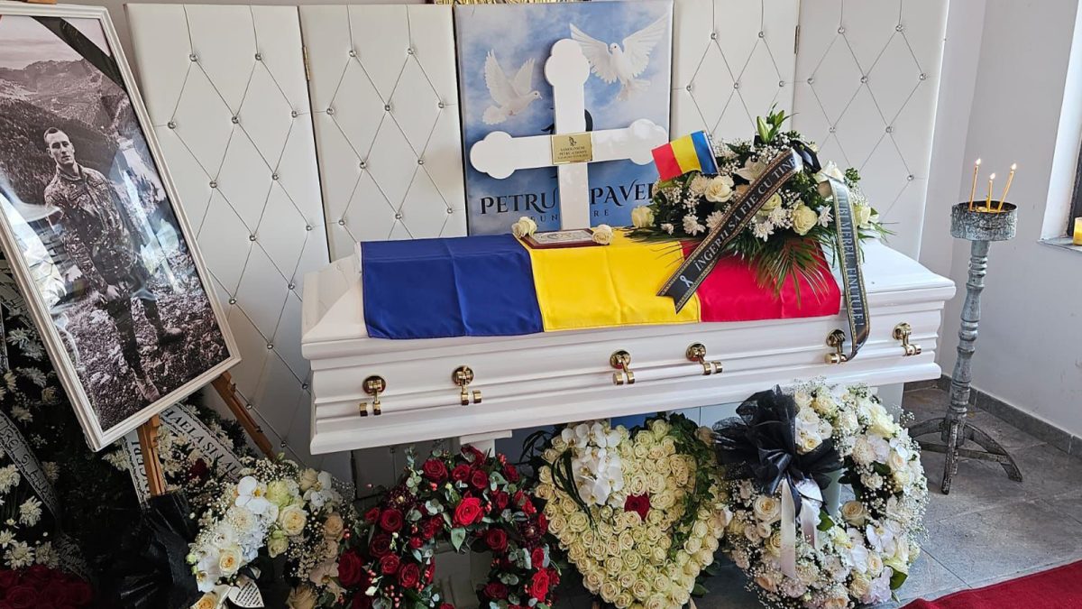 Durere fără margini la căpătâiul lui Petru Cosmin Samolinschi, tânărul ucis într-un atac cu mortiere în Congo! Familia nu a putut să-și ia rămas bun de la el: „Sicriul a venit închis” – EXCLUSIV