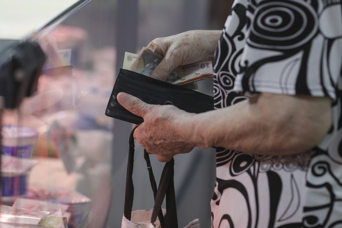 August vine cu majorări pentru pensionari! Câți bani va încasa un român cu pensia minimă