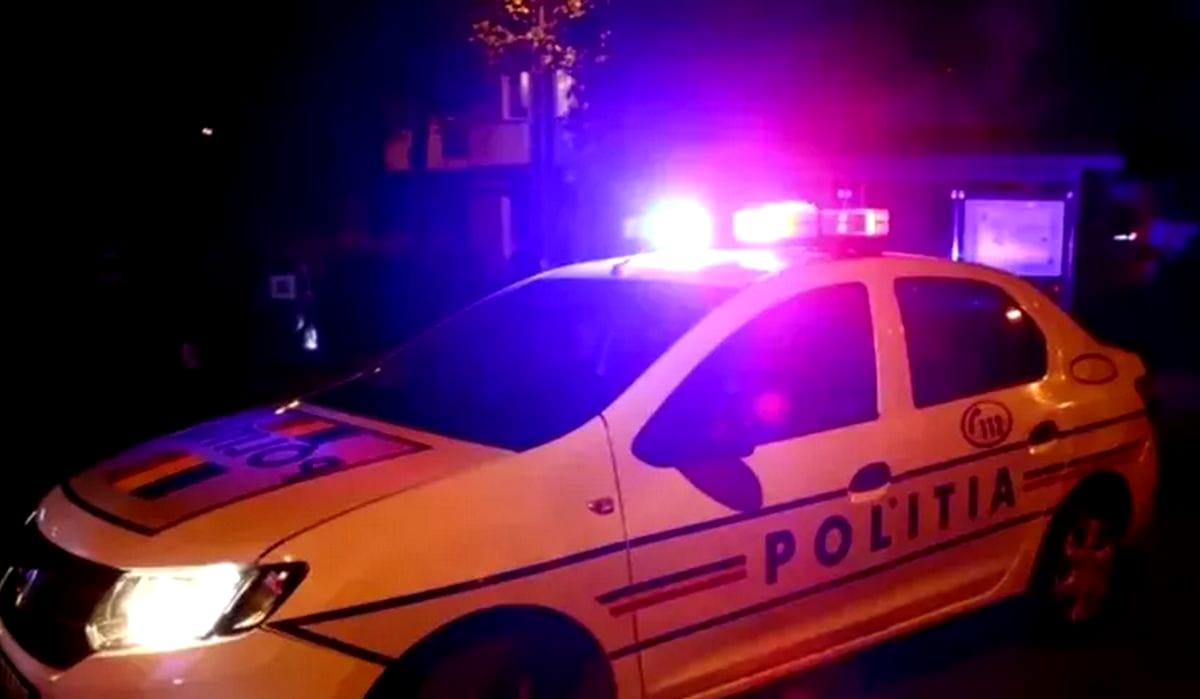 Un bărbat își plimba în căruț iubita moartă și aflată în descompunere, pe o stradă din București