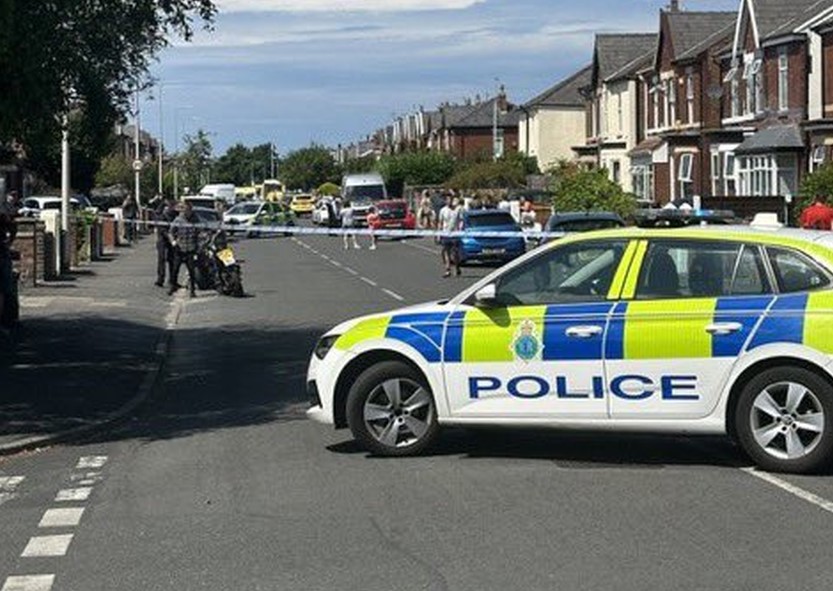 Cel puţin opt persoane, inclusiv copii, au fost înjunghiate în Marea Britanie