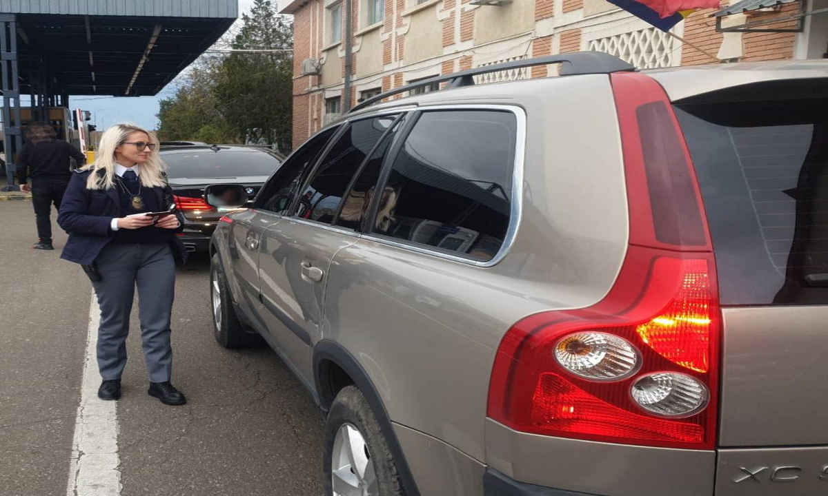 Permis de conducere moldovenesc fals, cu destinația Franța, oprit la frontieră