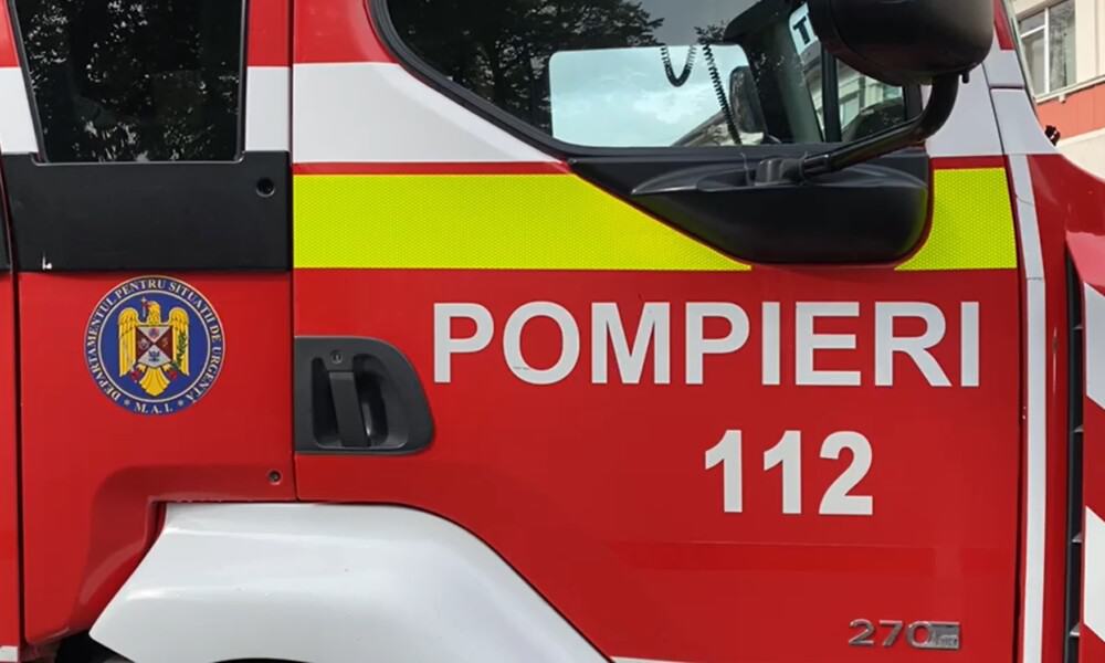 Incendiu de vegetație uscată la Drăgușeni și în Vlădeni. Pompierii intervin
