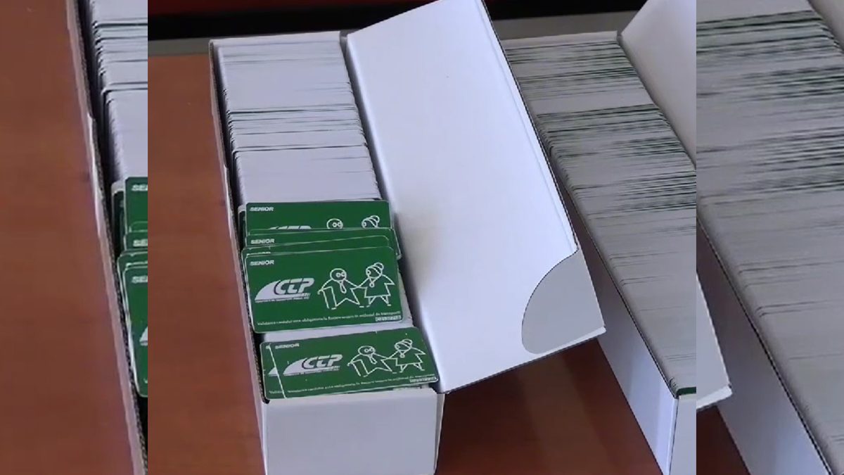 CTP Iași distribuie 42.000 de carduri electrice pentru pensionarii din Iași. Biletele de călătorie vor dispărea