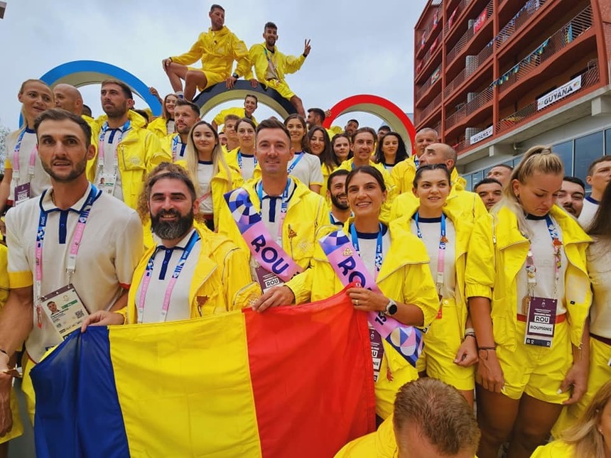 Delegaţia României a defilat la Jocurile Olimpice de la Paris. Ionela şi Marius Cozmiuc, purtătorii de drapel