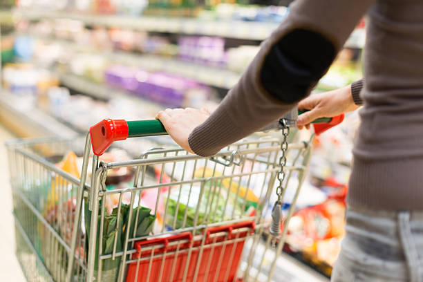 Inflația este în scădere în România dar se anunță noi scumpiri la alimente