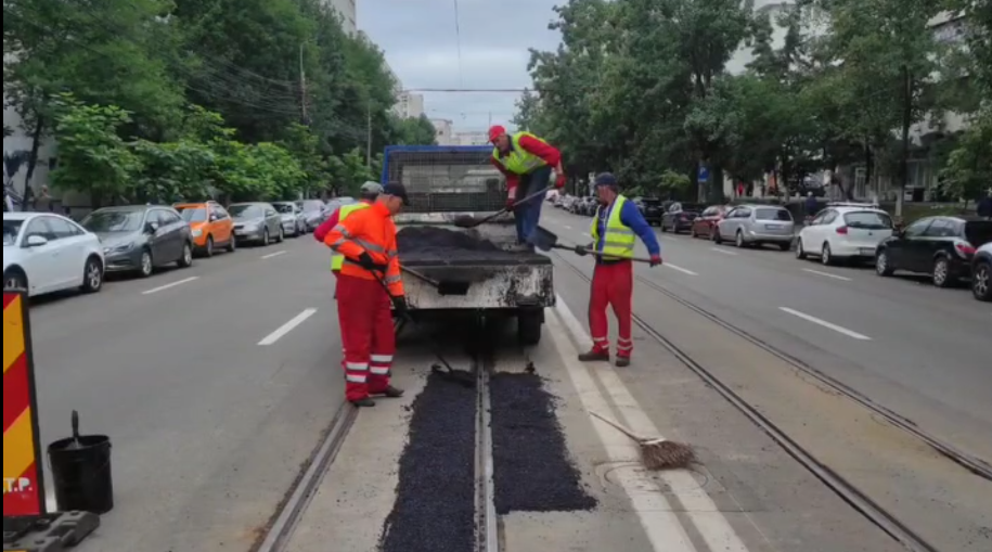 Atenție, șoferi! CTP Iași a început lucrările pentru refacerea șinelor de tramvai. Iată zonele cu restricții