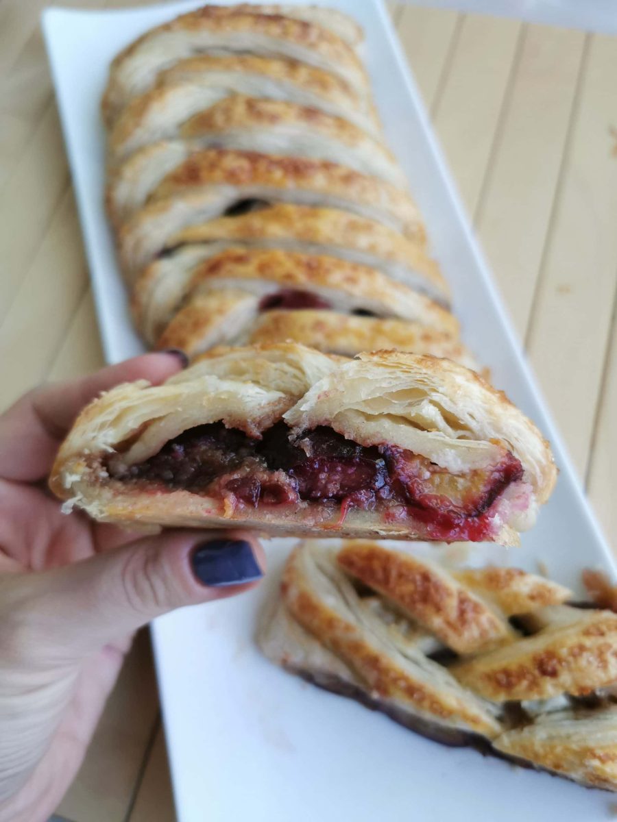 Ștrudelul cu prune: un deliciu dulce în bucătăria tradițională