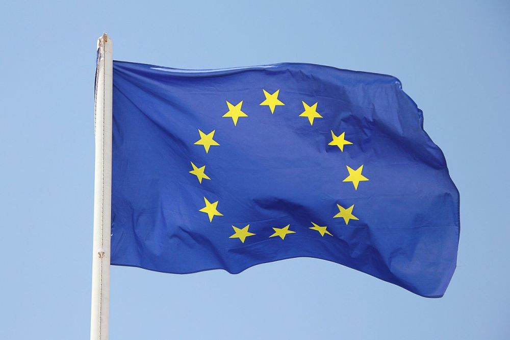 Statele UE vor trebui să prezinte câte doi candidaţi, o femeie şi un bărbat, pentru posturile de comisari europeni