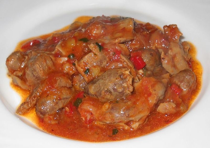 Tocăniță de pipote și inimi. Rețetă simplă și cu puține ingrediente