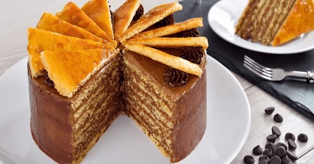 Tortul Doboș: o delicatesă clasică a patiseriei Europene