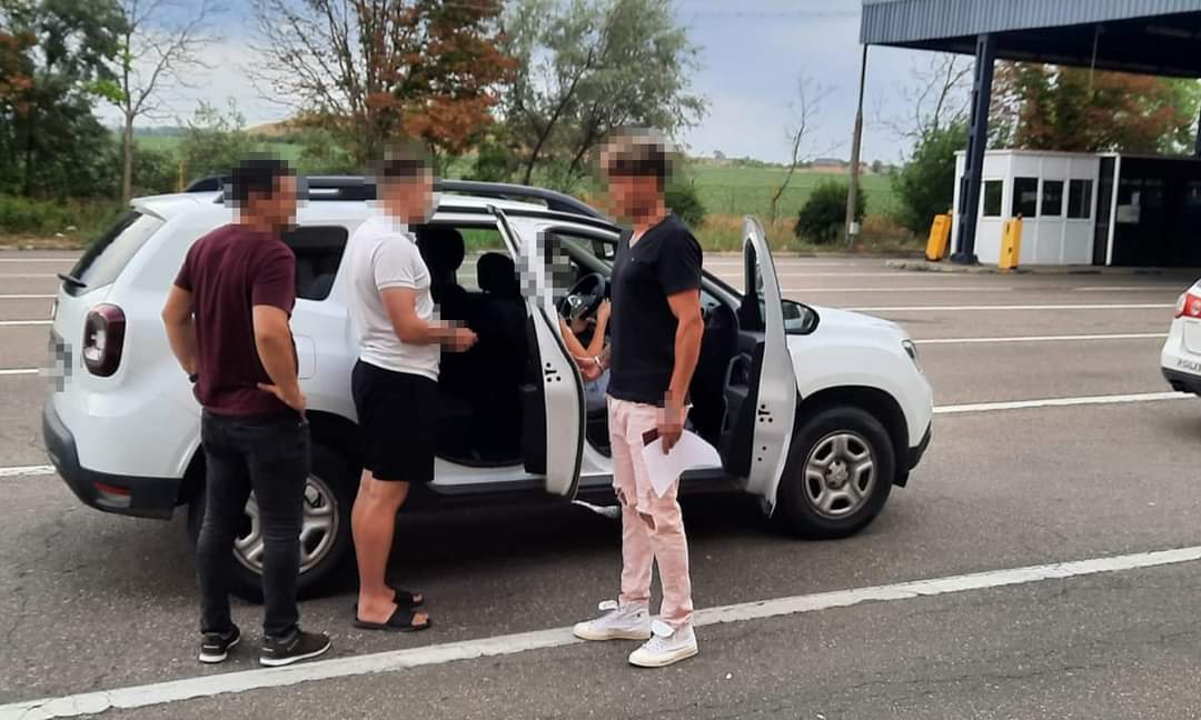 Un traficant de migranți a fost prins de către polițiști la Albița