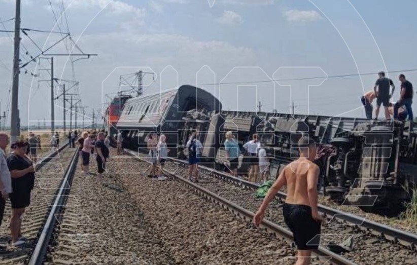 Cel puțin 100 de persoane au fost rănite în Rusia, după ce un tren care transporta peste 800 de pasageri a deraiat