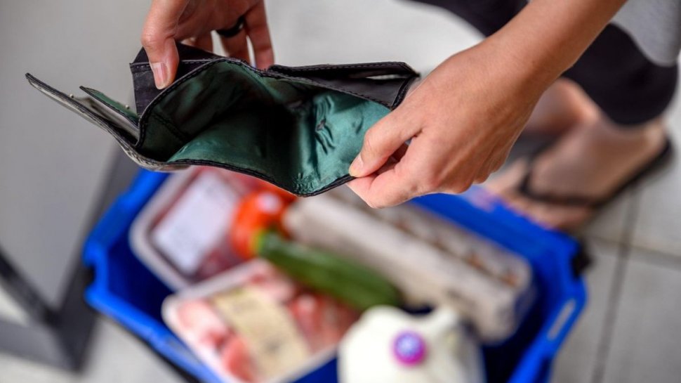 Medicamentele şi detergenţii, în topul scumpirilor înregistrate în iunie 2024. Care este cauza