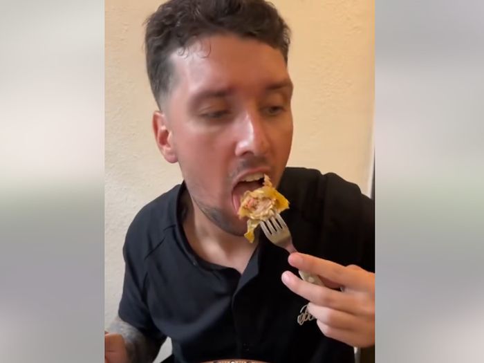 Video viral cu un britanic ce a încercat mâncare românească: „Nu poți descrie gustul!” – VIDEO