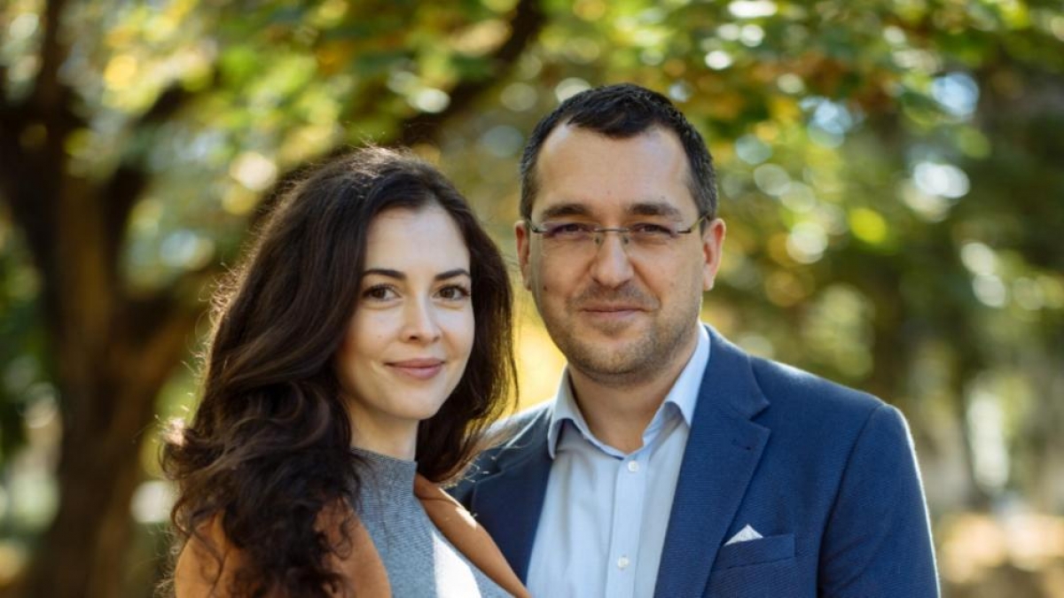 Vlad Voiculescu, prima reacție după ce a fost acuzat de iubita sa că are cont pe Tinder