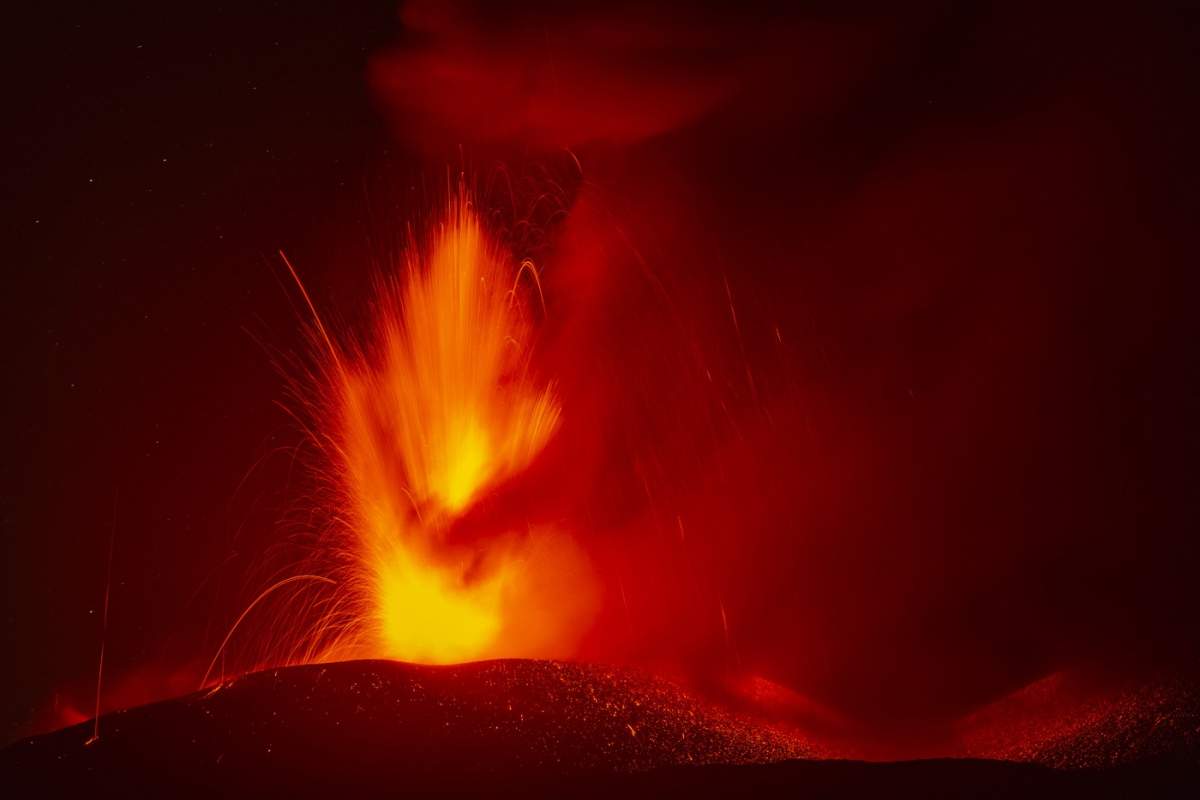 Este alertă în Italia! Vulcanii Etna și Stromboli au erupt în același timp