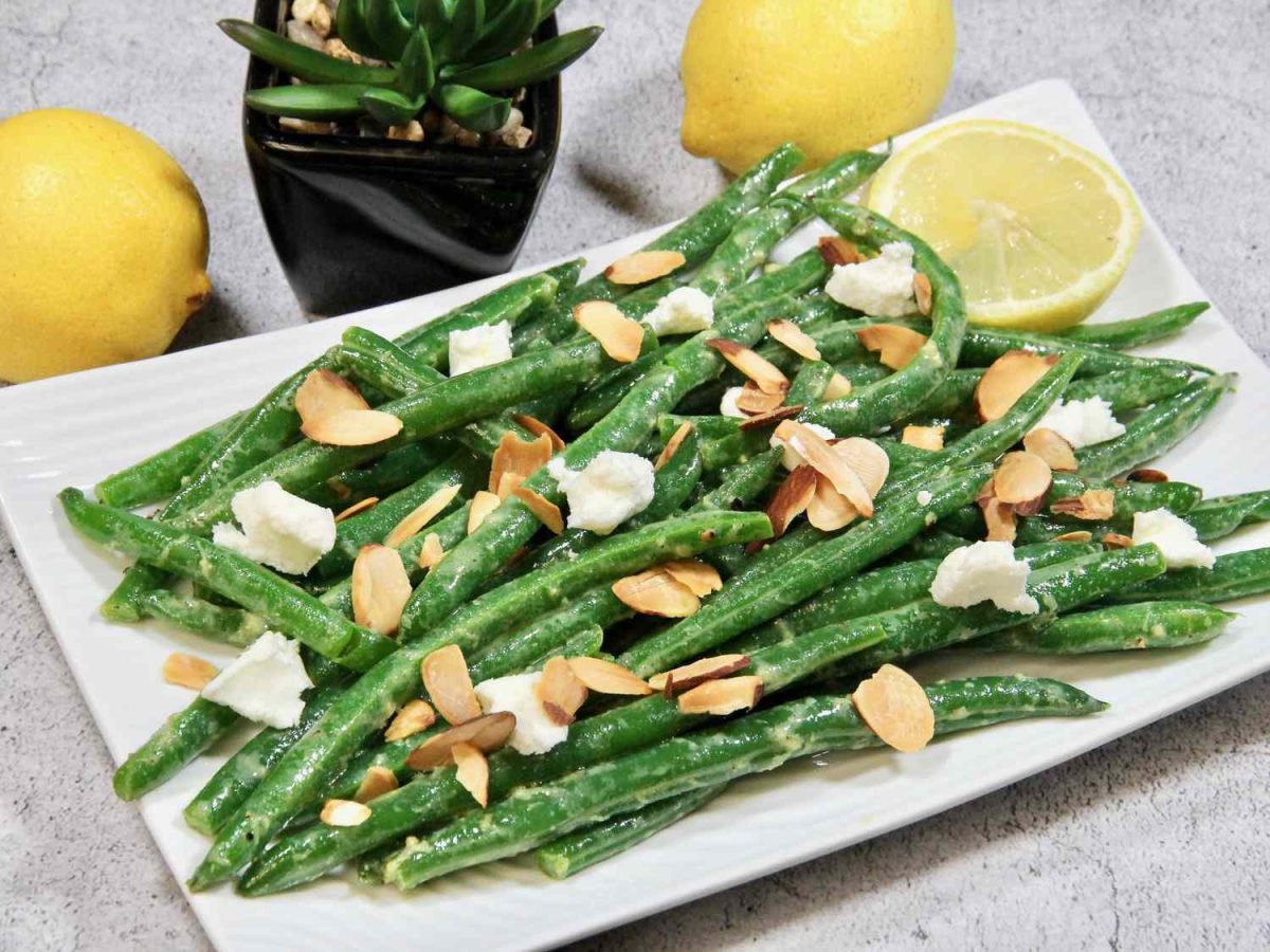 Salată de fasole verde cu usturoi copt! O rețetă perfectă pentru vară