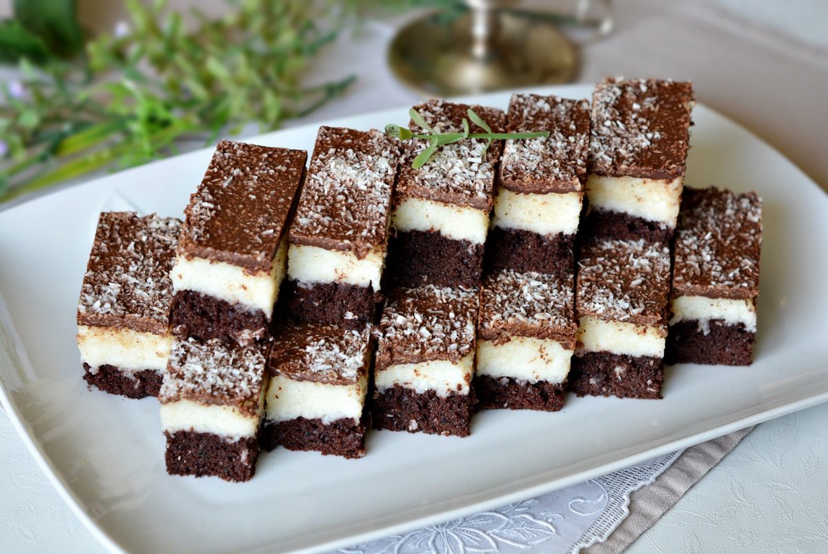 Prăjitura bounty: un desert delicios inspirat din renumitele batoane de ciocolată