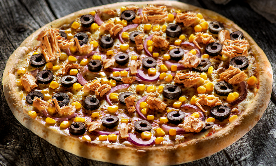 Pizza cu ton și măsline, rețeta unui deliciu italian la tine acasă
