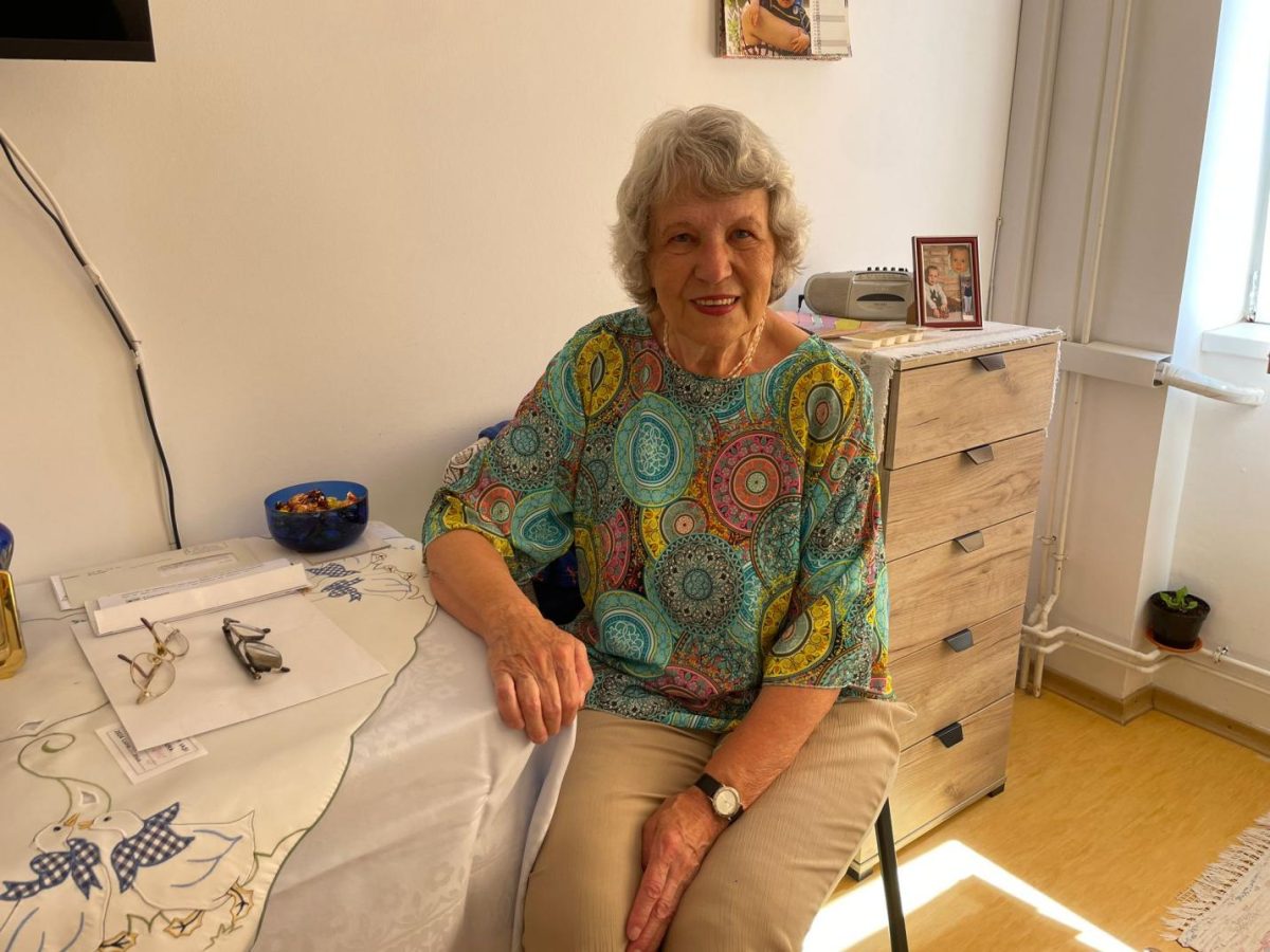 După moartea soțului ei, o bătrână și-a găsit liniștea într-un cămin de bătrâni din Iași. „Aici mi-e a doua casă, angajații ne dăruiesc ceea ce ne lipsește nouă” – FOTO