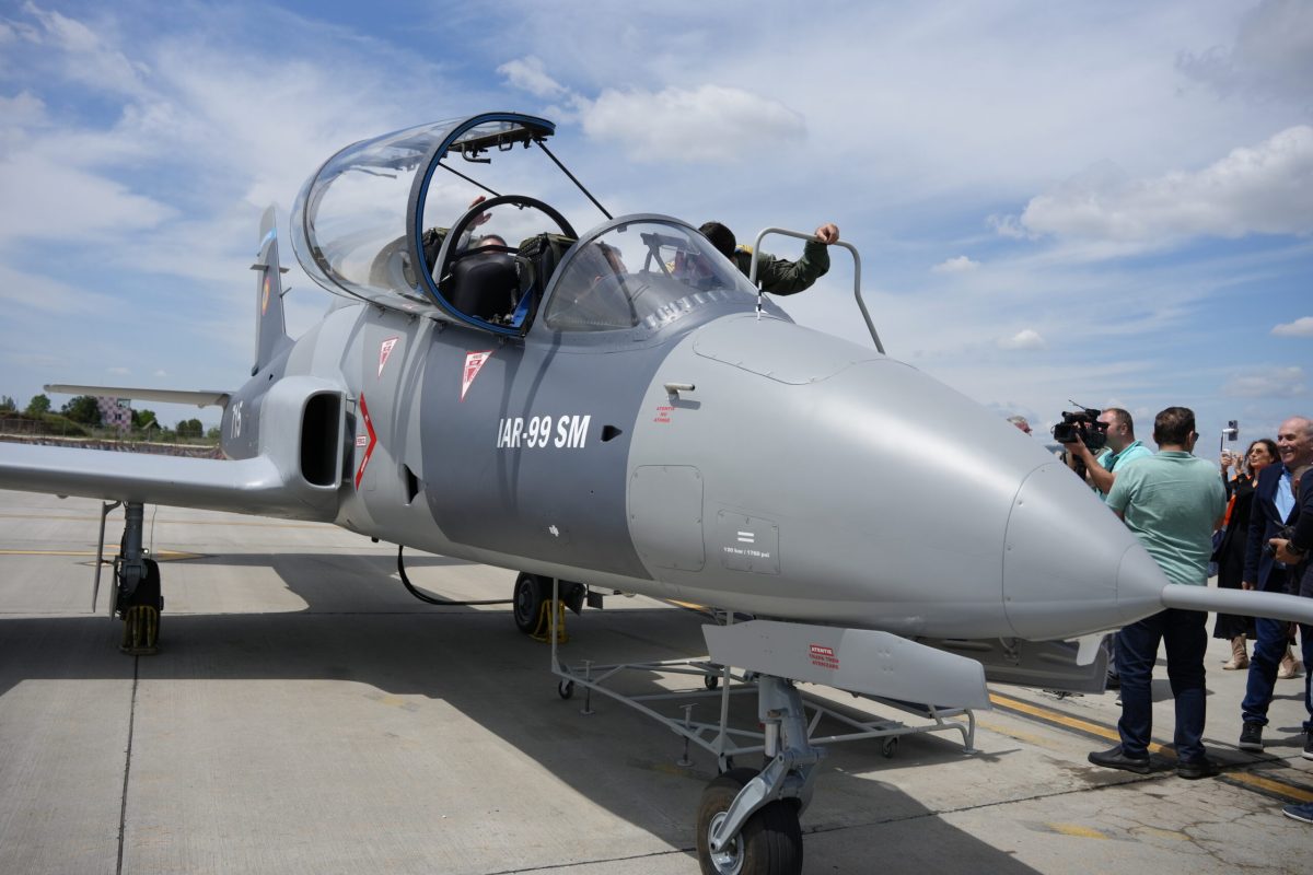 Acțiunile companiei de stat Avioane Craiova au crescut cu 30% la Bursa de Valori București