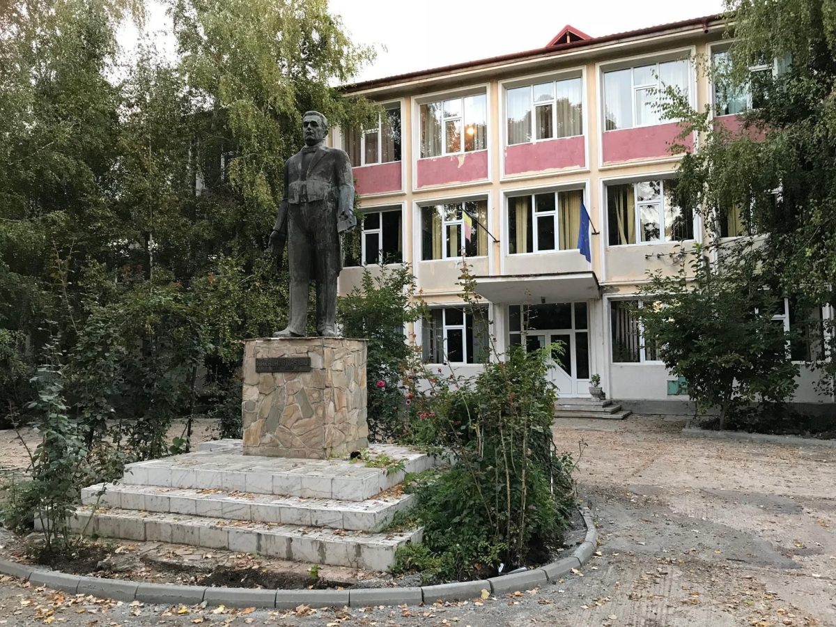 Colegiul Tehnic ”Haralamb Vasiliu” va beneficia de mobilier nou pentru laboratoarele de informatică! Investiția e de peste 190.000 de lei
