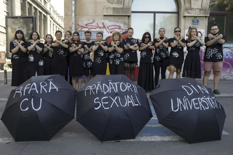 Protest în Piaţa Universităţii față de hărțuirea sexuală din mediul academic