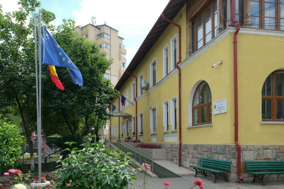 Mii de persoane din Iași sunt dependente de ajutorul de la Direcția de Asistență Socială. Aceștia primesc zilnic mâncare și apă