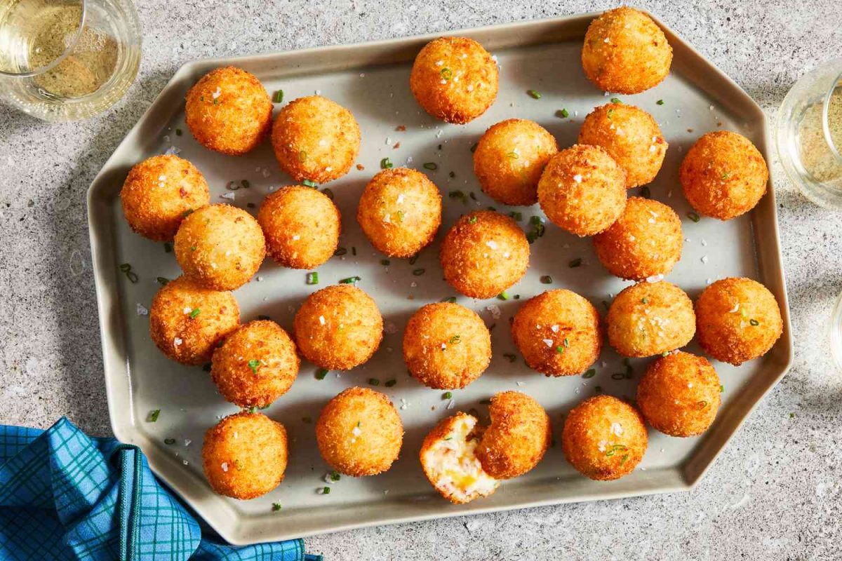 Bulete de cartofi, o rețetă cu doar 4 ingrediente!
