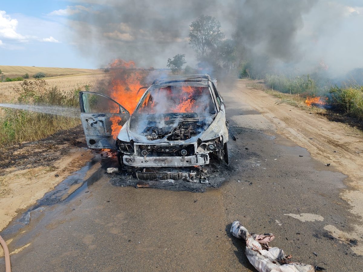 Accident rutier în comuna Gorban, Iași! Doi adulți și un copil s-au autoevacuat din autoturism – FOTO, VIDEO