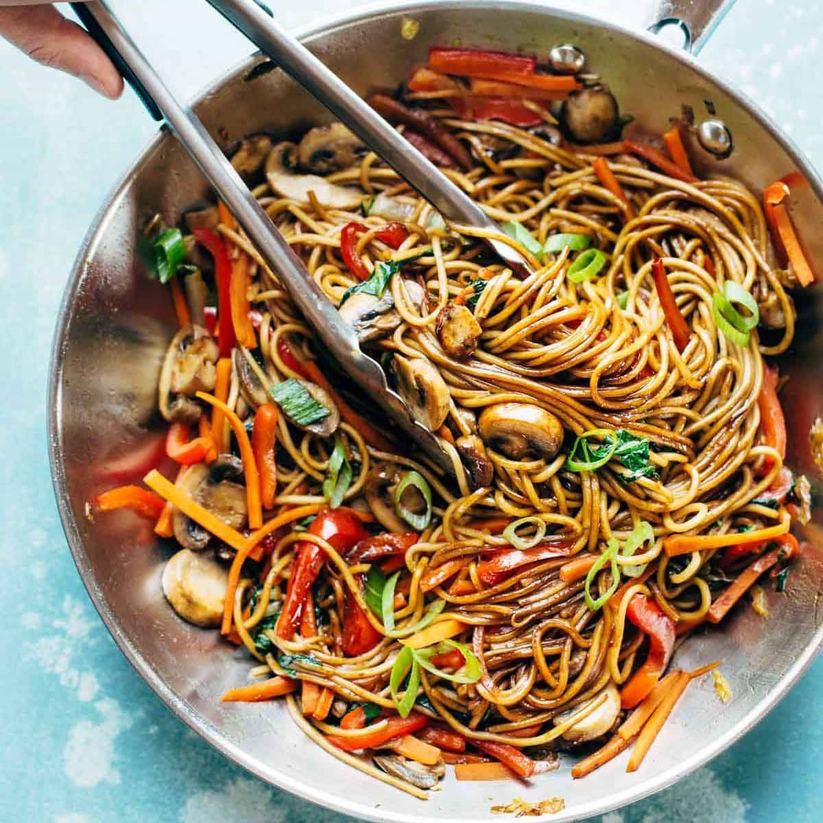 Rețetă de noodles cu legume, perfectă pentru post!