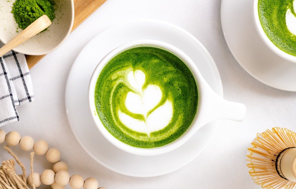 Ai auzit de matcha latte? Ce este și cum îl prepari la tine acasă