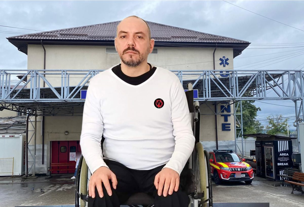 Umilință de neînchipuit pentru un pacient cu dizabilități din Iași! Sătul să aștepte cu orele în UPU, Vlad Mardare a plecat acasă cu dureri: „Nu am vrut să mai fiu cărat și împins ca un sac de oase” – FOTO
