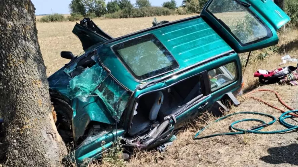 Accident grav la Arad. Un bărbat a murit, iar o femeie și 2 copii mici au ajuns la spital