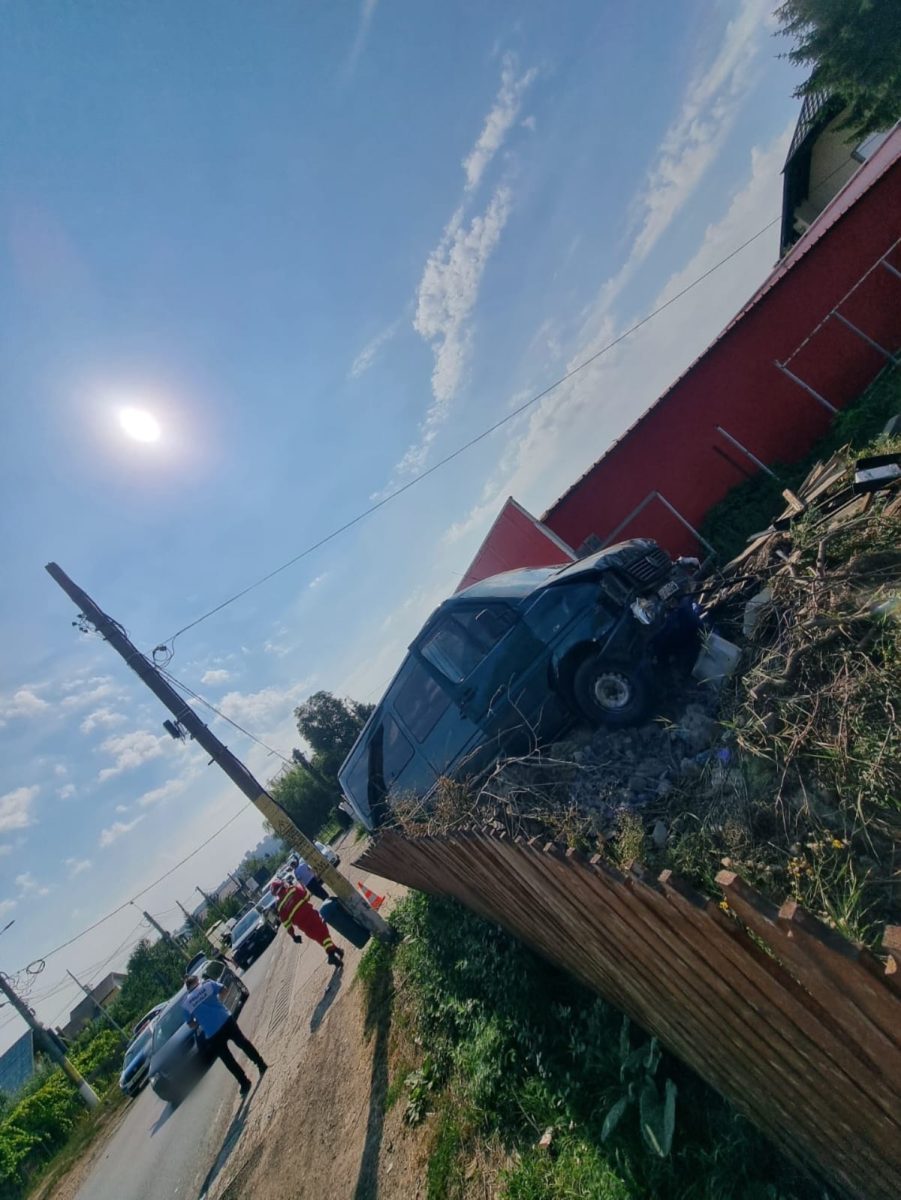 Accident rutier la Șcheia! O mamă și copilul său au avut nevoie de îngrijiri medicale
